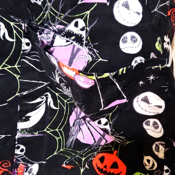 Disney The Nightmare Before Christmas Tim Burton Nurse Scrubs Size XL - Picture 8 of 11
